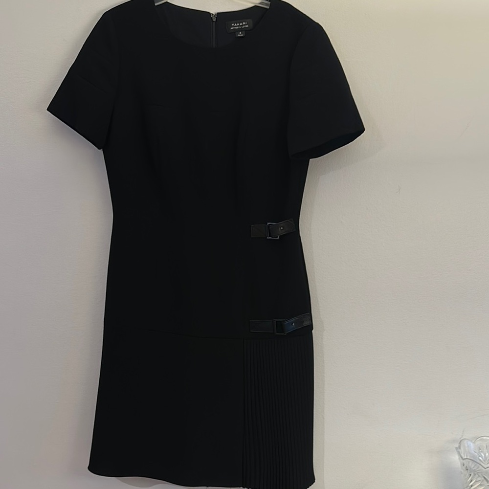 Tahari Black Mini Sheath Dress Crew Neck Short Sleeve - Preloved like new